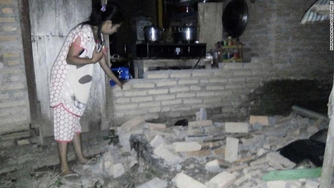Đã có 384 người thiệt mạng, hàng trăm người bị thương sau động đất và sóng thần tại Indonesia ảnh 11
