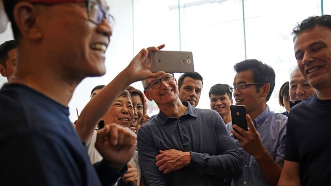 Giữa “tâm bão” chip gián điệp và chiến tranh thương mại, CEO Apple thân chinh đến Trung Quốc nhằm mục đích gì? ảnh 4
