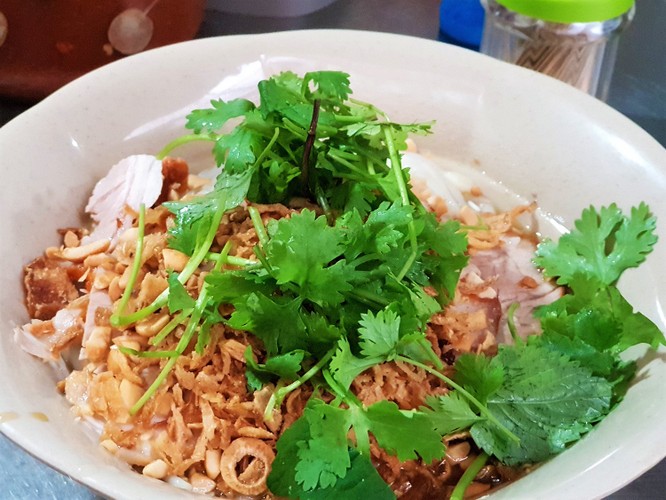 “Càn quét” ngõ Đồng Xuân - Khu ẩm thực giá rẻ ngon nức tiếng Hà thành ảnh 1