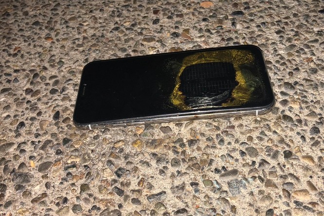 iPhone X bất ngờ phát nổ trong quá trình cập nhật iOS 12.1 ảnh 4
