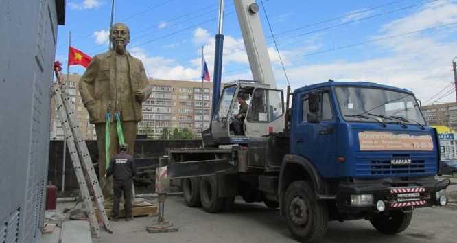 Công trình dựng tượng đài Hồ Chí Minh tại thành phố Ulyanovsk