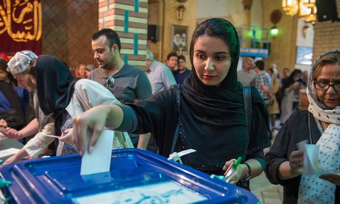 Cử tri Iran đi bỏ phiếu
