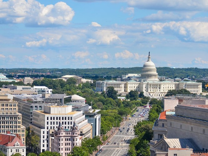Đại lộ Pennsylvania của Washington DC với các tòa nhà Liên bang nhìn từ trên cao . Ảnh Orhan Cam/Shutterstock