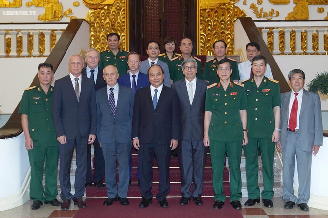 Thủ tướng Chính phủ Nguyễn Xuân Phúc và Hội đồng (ảnh : Ảnh: Quang Hiếu)