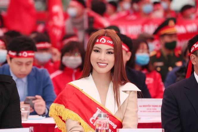 NSƯT Xuân Bắc và Hoa hậu Đỗ Thị Hà tham dự ngày hội hiến máu Chủ nhật Đỏ 2021 ảnh 7