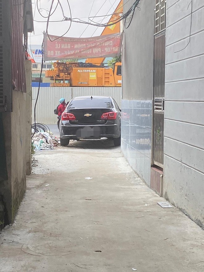 Đỗ xe ở vỉa hè đi uống cà phê, tài xế nhận kết đắng ảnh 5