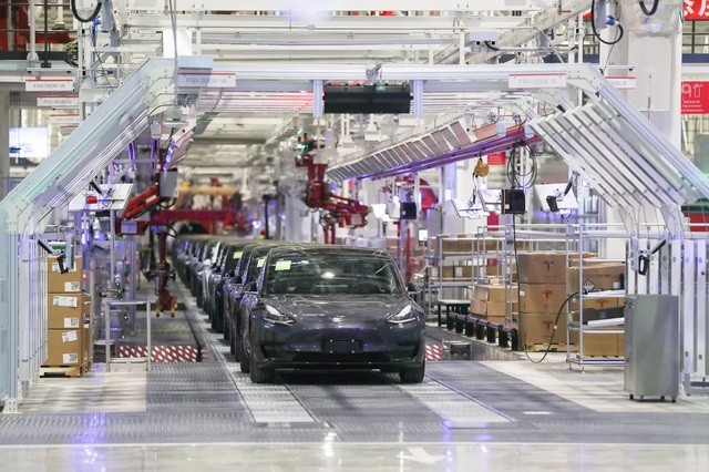 Nhà máy sản xuất xe của Tesla tại Thượng Hải bị yêu cầu ngừng hoạt động vì virus corona