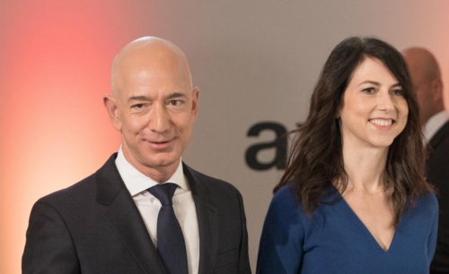Vợ cũ Jeff Bezos bắt đầu bán cổ phiếu Amazon ảnh 1