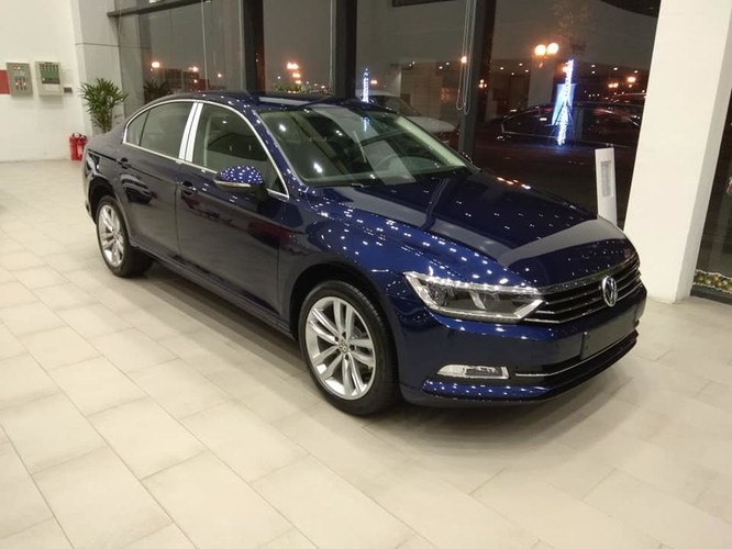 Volkswagen Passat BlueMotion High ưu đãi 177,6 triệu đồng xuống còn 1 tỷ 302,4 triệu đồng.