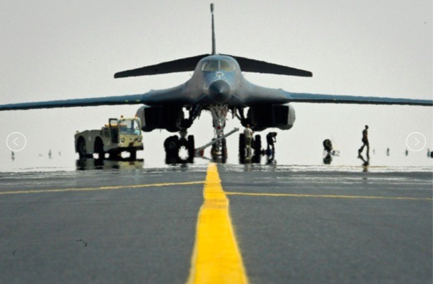 Sức mạnh đặc biệt của máy bay ném bom Mỹ điều tới Biển Đông ảnh 8