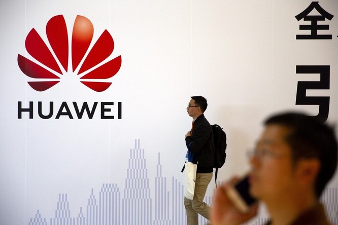 Các lệnh cấm của Mỹ đang đẩy Huawei vào tình thế sinh tử. Ảnh: AP.