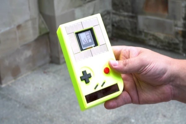 Game Boy có thể chơi không cần pin, tuổi thơ của nhiều thế hệ đã sang trang mới ảnh 1