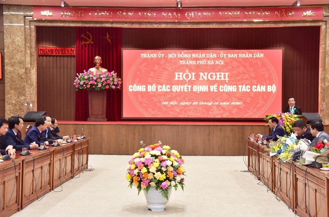 Công bố quyết định phê chuẩn 5 Phó Chủ tịch UBND thành phố Hà Nội ảnh 1