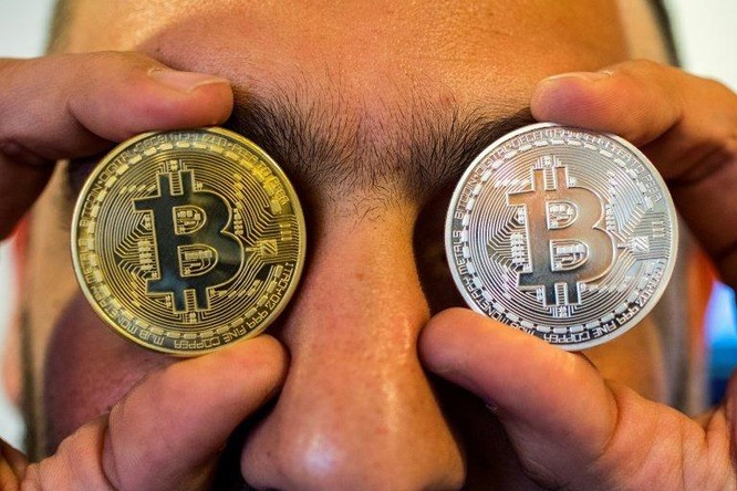 Bitcoin sập giá, nhà đầu tư non trẻ nếm thất bại đầu 2021 ảnh 1