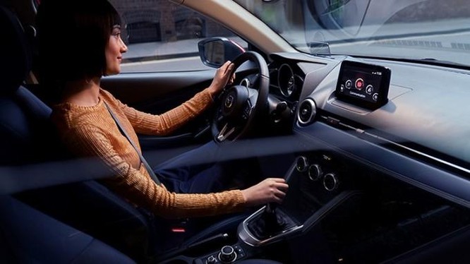 Khách mua Mazda2 mới dịp cuối năm nhận ưu đãi 100% trước bạ ảnh 2
