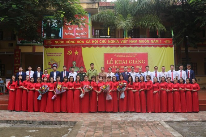 Trường THPT số 1 Văn Bàn (Lào Cai): Chặng đường 50 năm xây dựng và phát triển ảnh 2