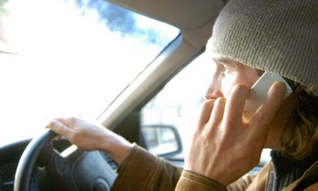 Anh siết chặt lệnh cấm tài xế sử dụng điện thoại khi lái xe ảnh 1