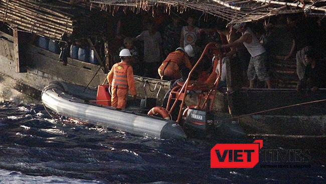 cứu ngư dân, Trung tâm 2, cứu nạn hàng hải, Đà Nẵng, bị nạn, tàu cá, VietTimes
