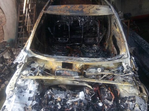 Hàng loạt siêu xe Bentley bị thiêu rụi trong vụ cháy ở Sài Gòn ảnh 1