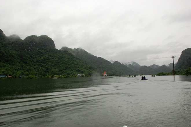 Nước dâng cao, xã đảo ở Hải Phòng biến thành biển hồ ảnh 1