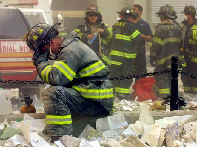 Những hình ảnh khiến người Mỹ không quên vụ 11/9 ảnh 13