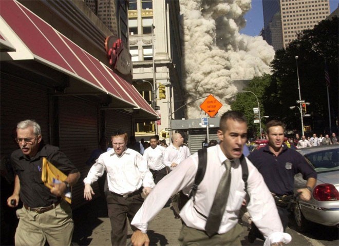 Những hình ảnh khiến người Mỹ không quên vụ 11/9 ảnh 6
