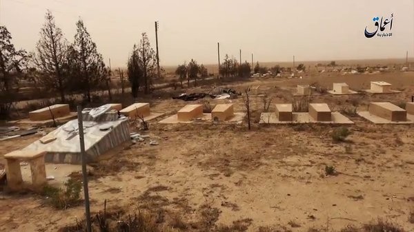 IS phá hoại cả nghĩa trang người Công giáo ở Deir Ezzor ảnh 2