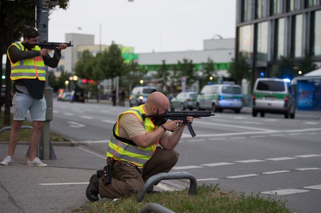 Nổ súng tại trung tâm mua sắm ở Munich, 9 người thiệt mạng ảnh 9