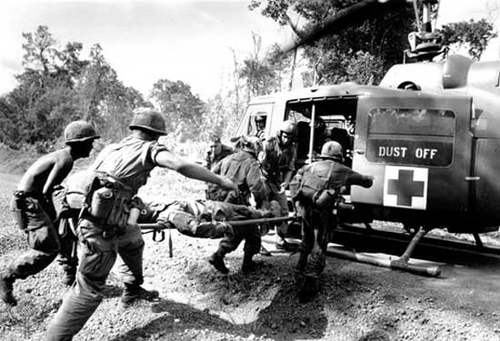 Bao nhiêu lính Mỹ bỏ mạng vì "ta bắn mình" tại chiến trường Việt Nam ảnh 1