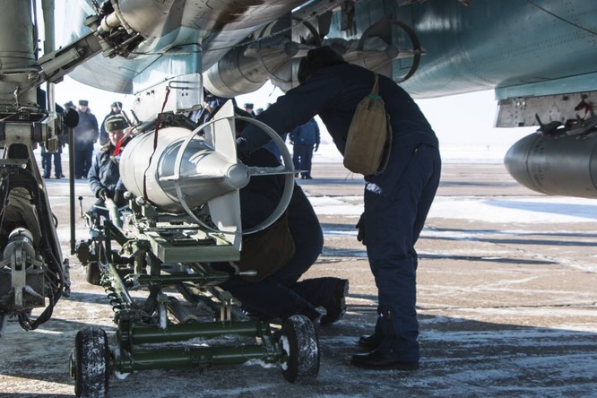 “Thú mỏ vịt” Su-34 Nga huấn luyện chiến đấu trong băng giá ảnh 5