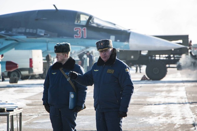“Thú mỏ vịt” Su-34 Nga huấn luyện chiến đấu trong băng giá ảnh 7