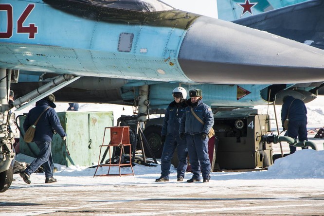 “Thú mỏ vịt” Su-34 Nga huấn luyện chiến đấu trong băng giá ảnh 22