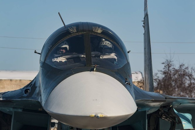 “Thú mỏ vịt” Su-34 Nga huấn luyện chiến đấu trong băng giá ảnh 24