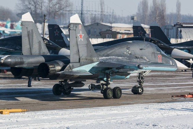 “Thú mỏ vịt” Su-34 Nga huấn luyện chiến đấu trong băng giá ảnh 25