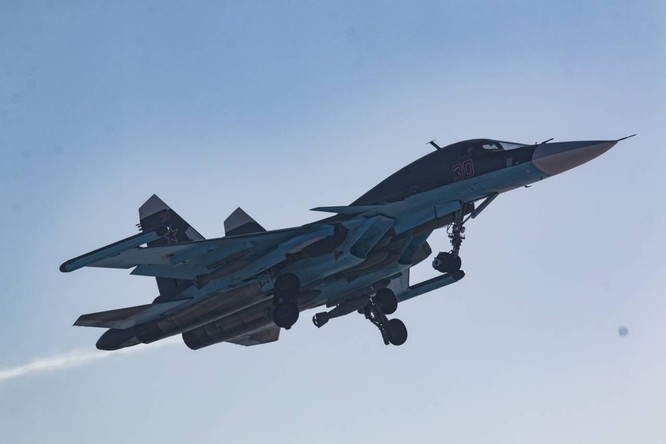 “Thú mỏ vịt” Su-34 Nga huấn luyện chiến đấu trong băng giá ảnh 28