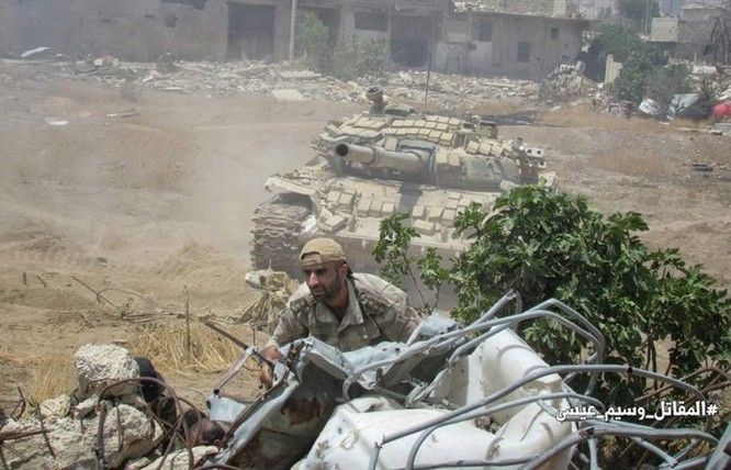 Quân đội Syria tấn công dữ dội phe thánh chiến cố thủ đông Damascus ảnh 4