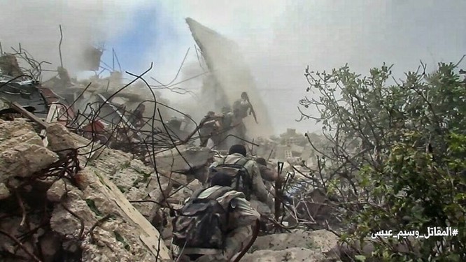 Quân đội Syria tấn công dữ dội phe thánh chiến cố thủ đông Damascus ảnh 5