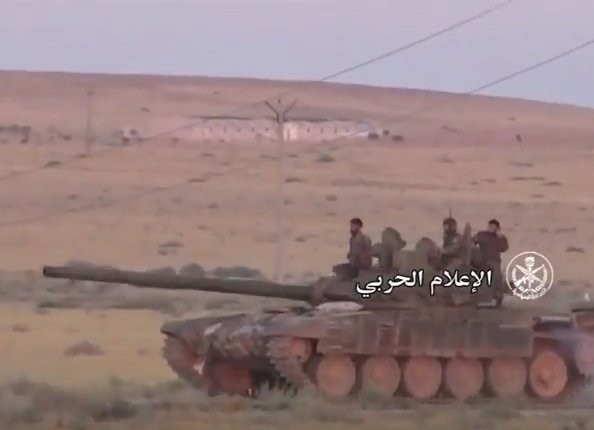  "Diều hâu Sa mạc" dồn dập tấn công, chiếm hàng chục cứ điểm IS ở Hama (video) ảnh 4