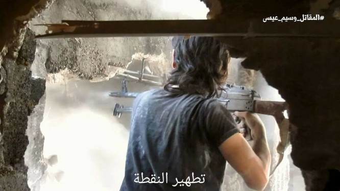 Quân đội Syria chọc thủng tuyến phòng ngự phiến quân ngoại vi Damascus ảnh 14