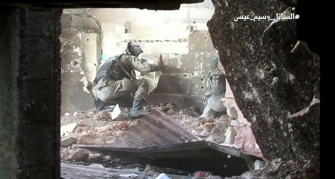 Quân đội Syria chọc thủng tuyến phòng ngự phiến quân ngoại vi Damascus ảnh 18