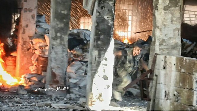 Quân đội Syria tấn công dữ dội cứ địa thánh chiến ngoại ô Damascus (video) ảnh 3