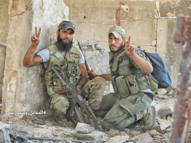 Quân đội Syria tấn công dữ dội cứ địa thánh chiến ngoại ô Damascus (video) ảnh 10