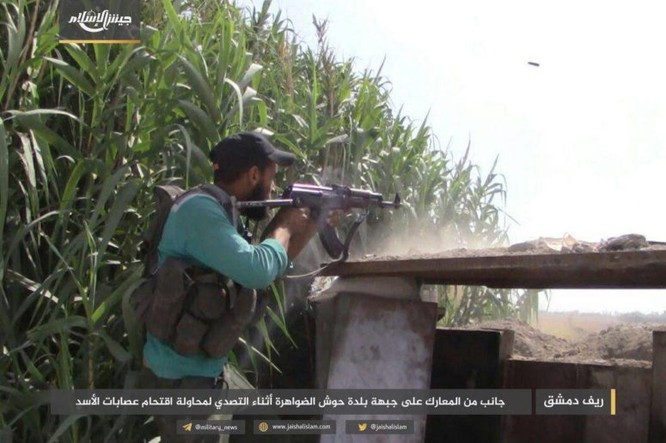 Quân đội Syria bất ngờ hứng thất bại trước phe thánh chiến ngoại ô Damascus ảnh 4