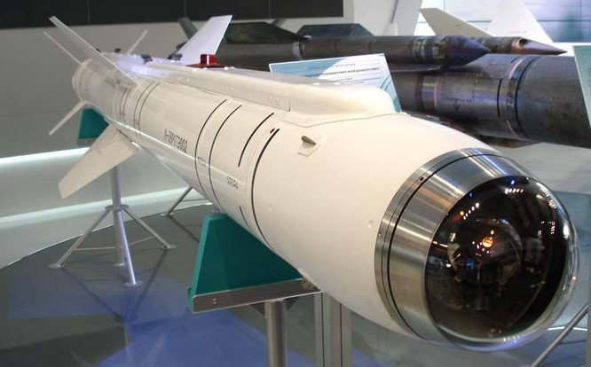 Nga khoe tên lửa không đối đất trên máy bay tàng hình T-50 ảnh 1