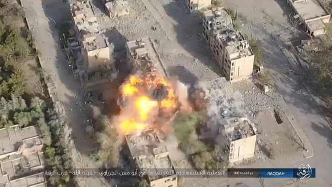 IS tung 7 xe bom tự sát đánh chặn người Kurd tại tử địa Raqqa (video) ảnh 4