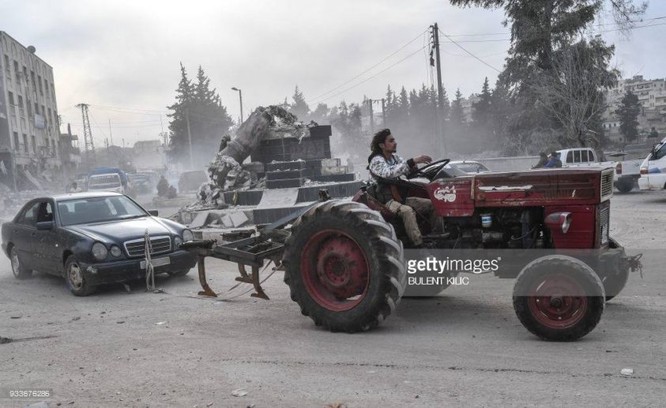 Thổ Nhĩ Kỳ chiếm thành phố Syria, quân Hồi giáo cực đoan cướp phá thủ phủ người Kurd ảnh 10