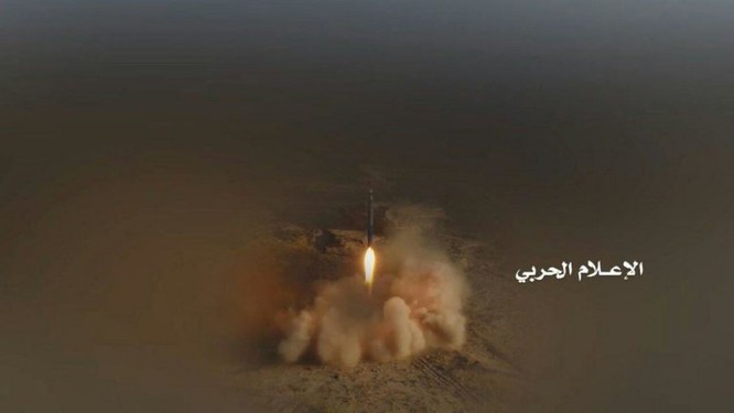 Phiến quân Houthi phóng tên lửa đạn đạo tấn công Bộ quốc phòng Ả rập Xê út ảnh 2