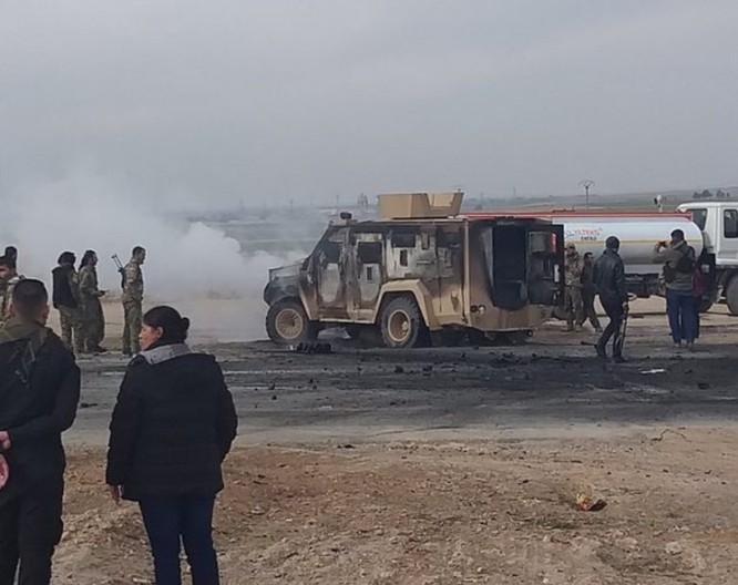 IS tấn công liên minh quân sự quốc tế, 2 binh sĩ Mỹ bị thương, 5 chiến binh người Kurd thiệt mạng ảnh 1