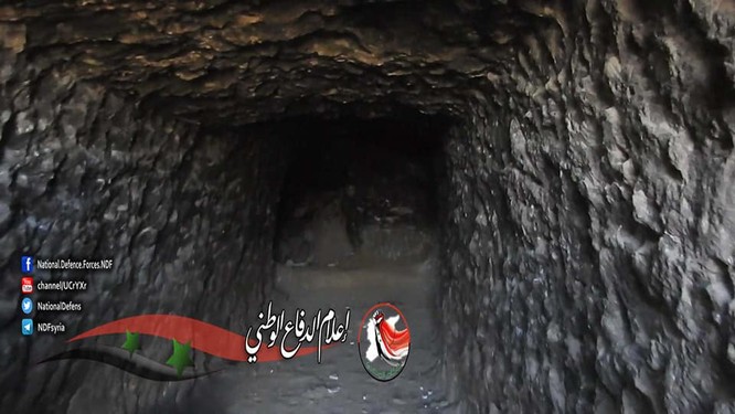 Quân đội Syria phát hiện một đường hầm vào trại huấn luyện IS ở Deir Ezzor ảnh 2