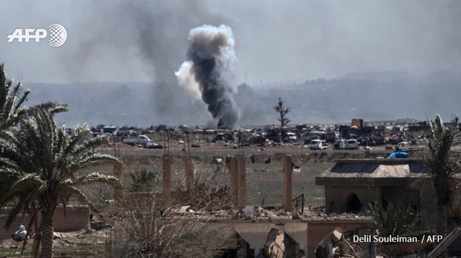 Lực lượng Dân chủ Syria chiếm trại Baghouz, IS lũ lượt ra hàng ảnh 2